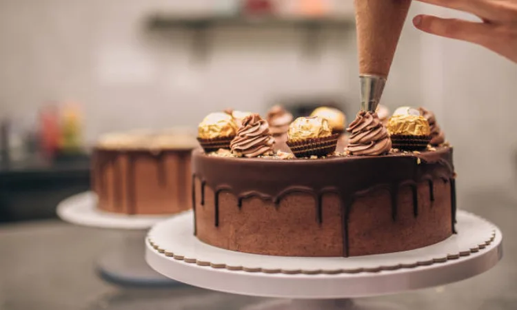 When You Know It’s a West London Cake: The Signature Signs?
